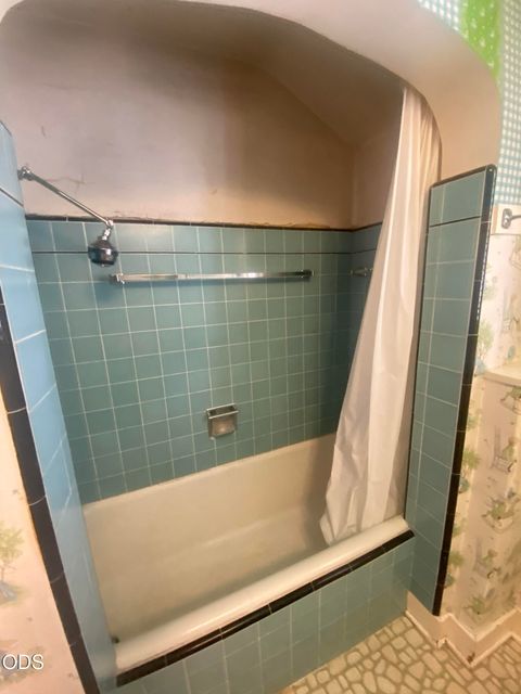 Tiny photo for 1947 Portland Street, Klamath Falls, OR 97601 (MLS # 220223952)