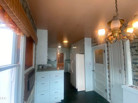 Tiny photo for 1947 Portland Street, Klamath Falls, OR 97601 (MLS # 220223952)