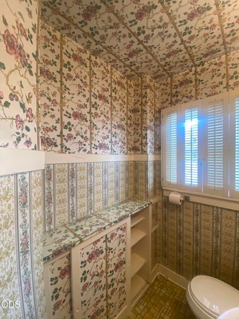 Tiny photo for 1947 Portland Street, Klamath Falls, OR 97601 (MLS # 220223952)