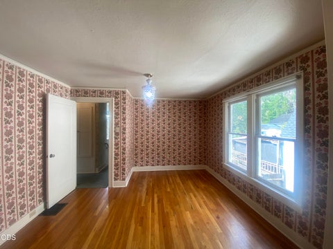 Tiny photo for 1947 Portland Street, Klamath Falls, OR 97601 (MLS # 220223952)