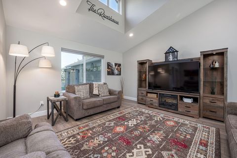 Tiny photo for 53845 Pine Grove Road, La Pine, OR 97739 (MLS # 220212172)