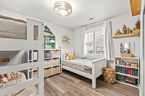 Tiny photo for 981 Garden Springs Circle, Medford, OR 97504 (MLS # 220214098)