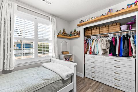 Tiny photo for 981 Garden Springs Circle, Medford, OR 97504 (MLS # 220214098)