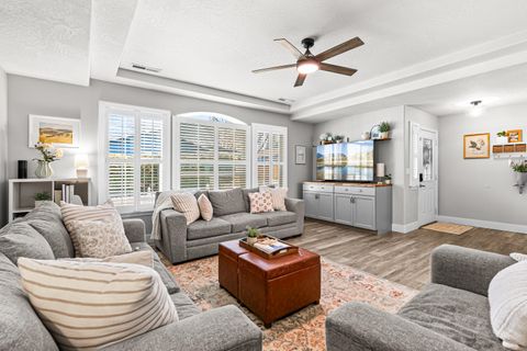 Tiny photo for 981 Garden Springs Circle, Medford, OR 97504 (MLS # 220214098)