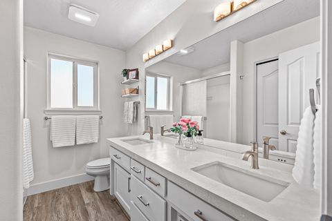 Tiny photo for 981 Garden Springs Circle, Medford, OR 97504 (MLS # 220214098)