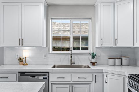 Tiny photo for 981 Garden Springs Circle, Medford, OR 97504 (MLS # 220214098)