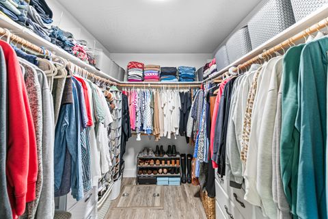 Tiny photo for 981 Garden Springs Circle, Medford, OR 97504 (MLS # 220214098)