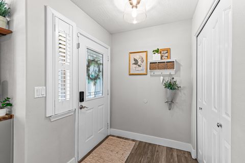 Tiny photo for 981 Garden Springs Circle, Medford, OR 97504 (MLS # 220214098)