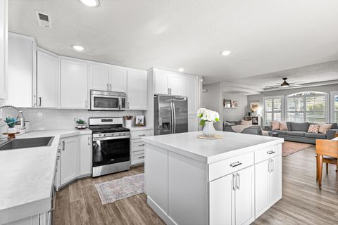 Tiny photo for 981 Garden Springs Circle, Medford, OR 97504 (MLS # 220214098)