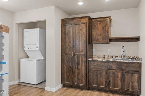 Tiny photo for 7869 Houston Loop, White City, OR 97503 (MLS # 220223740)