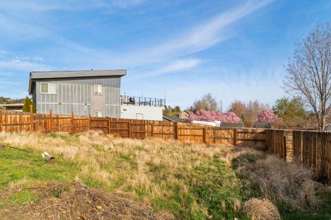 Tiny photo for 2845 SW 31st Street, Redmond, OR 97756 (MLS # 220217544)