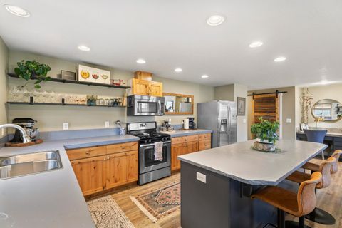 Tiny photo for 2845 SW 31st Street, Redmond, OR 97756 (MLS # 220217544)