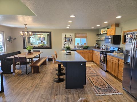 Tiny photo for 2845 SW 31st Street, Redmond, OR 97756 (MLS # 220217544)