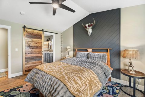 Tiny photo for 2845 SW 31st Street, Redmond, OR 97756 (MLS # 220217544)