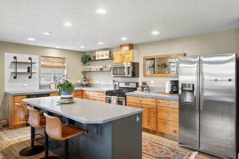 Tiny photo for 2845 SW 31st Street, Redmond, OR 97756 (MLS # 220217544)