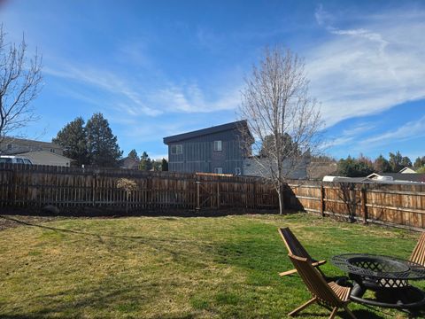 Tiny photo for 2845 SW 31st Street, Redmond, OR 97756 (MLS # 220217544)