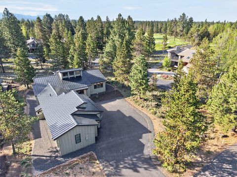 Photo of 17915 Playoff Lane, Sunriver, OR 97707 (MLS # 220221341)