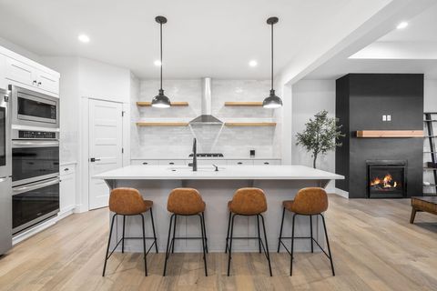 Tiny photo for 4327 SW Badger Creek Drive, Redmond, OR 97756 (MLS # 220212733)