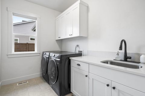 Tiny photo for 4327 SW Badger Creek Drive, Redmond, OR 97756 (MLS # 220212733)