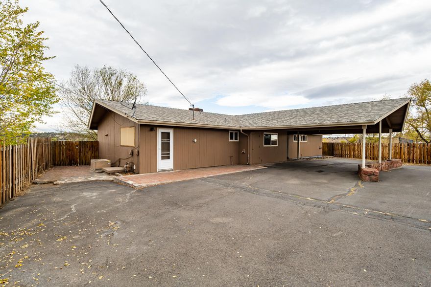 This cute mid-century modern style home has some amazing mountain views from Hood to Bachelor and sits on a 1/4 acre.  You could add your own personal style to make it even cuter.  Home features vaulted wood ceilings, skylights, lots of natural light, large rooms, original built-ins, and so much more.
