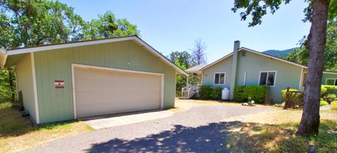 Photo of 455 Crystal Drive, Grants Pass, OR 97527 (MLS # 220220533)