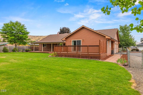 Tiny photo for 2640 Nile Street, Klamath Falls, OR 97603 (MLS # 220225855)