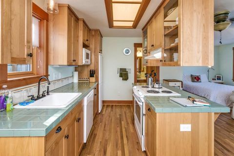 Tiny photo for 19 Gresham Street, Ashland, OR 97520 (MLS # 220212546)