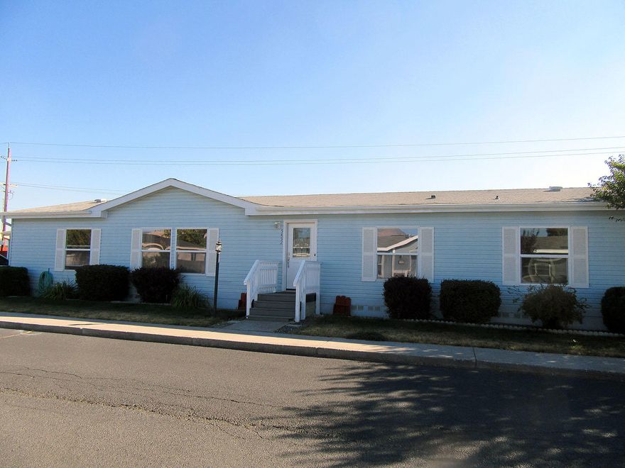 Excellent condition describes this  beautiful 4 bedroom 2 bath Manufactured Home  with almost 1,800 sq.ft.  Split bedroom floor plan, with large master with walk in closet, master bath with double sinks and step in shower.  Very open with a spacious living room, plus a family room adjacent to the dining/kitchen that has 2 eating bars, walk in pantry, center island, plus all appliances.   Gas F/A heat plus A/C, built in 2000 and  well insulated.
Single garage with storage, side area for parking, fenced back yard,  patio,  nice level lot.