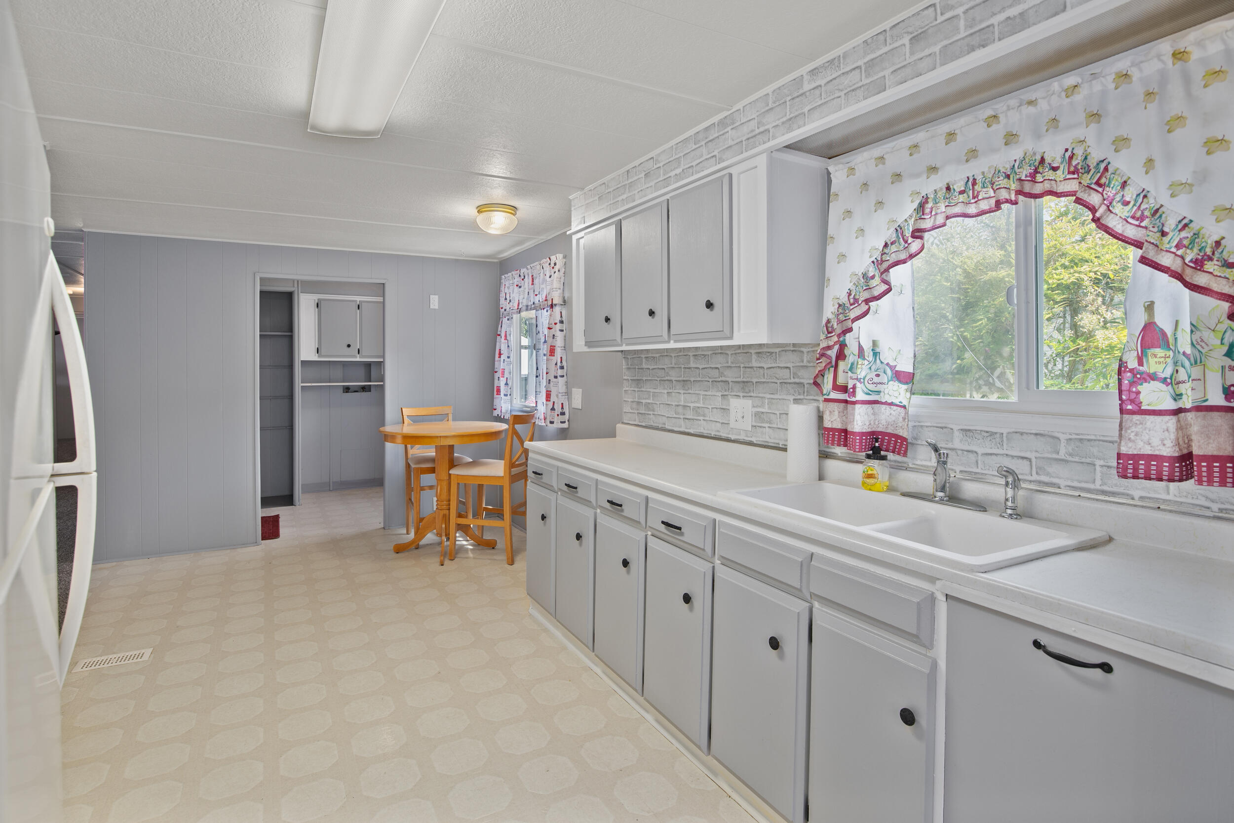 Rogue Lea Estates - Residential