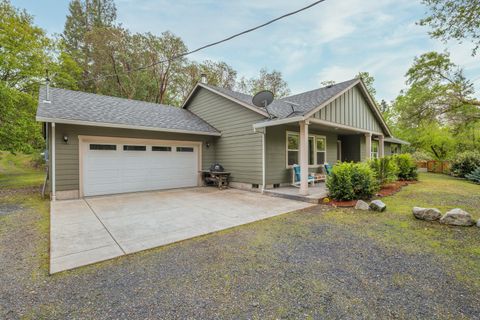 Tiny photo for 769 Portland Avenue, Grants Pass, OR 97526 (MLS # 220219565)