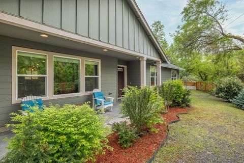 Tiny photo for 769 Portland Avenue, Grants Pass, OR 97526 (MLS # 220219565)