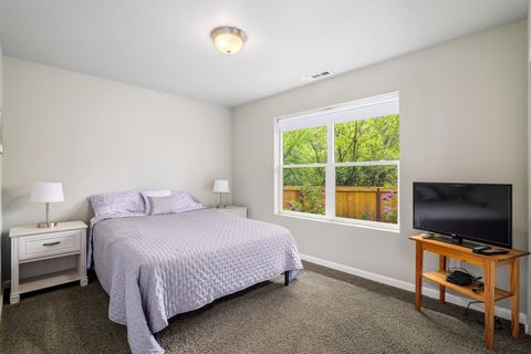 Tiny photo for 769 Portland Avenue, Grants Pass, OR 97526 (MLS # 220219565)