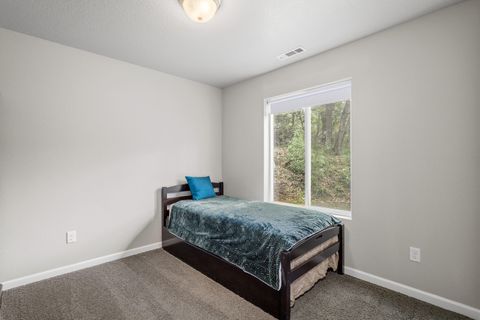 Tiny photo for 769 Portland Avenue, Grants Pass, OR 97526 (MLS # 220219565)