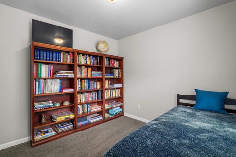 Tiny photo for 769 Portland Avenue, Grants Pass, OR 97526 (MLS # 220219565)