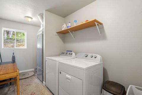 Tiny photo for 769 Portland Avenue, Grants Pass, OR 97526 (MLS # 220219565)