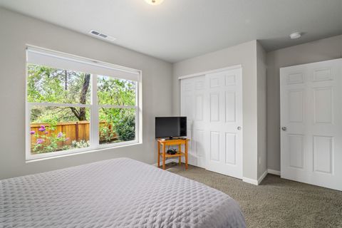 Tiny photo for 769 Portland Avenue, Grants Pass, OR 97526 (MLS # 220219565)