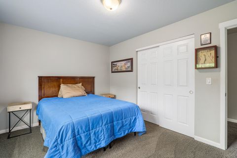 Tiny photo for 769 Portland Avenue, Grants Pass, OR 97526 (MLS # 220219565)