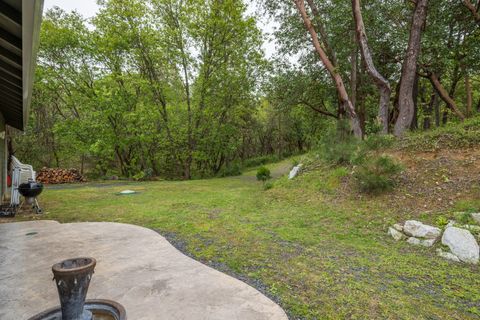 Tiny photo for 769 Portland Avenue, Grants Pass, OR 97526 (MLS # 220219565)