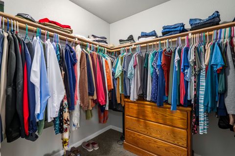 Tiny photo for 769 Portland Avenue, Grants Pass, OR 97526 (MLS # 220219565)