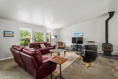 Tiny photo for 769 Portland Avenue, Grants Pass, OR 97526 (MLS # 220219565)