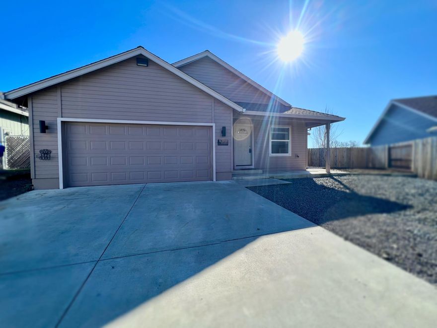 Come check out this super clean, solar powered, move-in ready, low maintenance Eagle Point home! This 3 bedroom, 2 bath home features hardwood floors, vaulted ceilings, a walk-in closet in the en suite, a breakfast bar, an open concept living area perfect for entertaining, a deck and covered patio and so much more! Not only will you save money on the purchase price of this home, you will save on your monthly power bill! Per Seller, with the solar panels, their electric bill only comes to $11/month! Per Seller, they were told the open field behind the home is the future home of a park someday so the home should continue to not ever have any other homes directly behind it (Buyer to do own Due Diligence). This home is in a well manicured neighborhood and only a stones throw from Eagle Rock Middle School. won't last long, schedule your showing today!