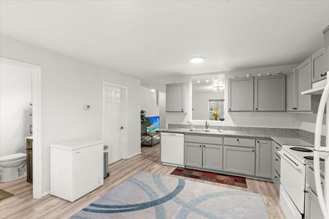 Tiny photo for 450 Midway Road #6, Medford, OR 97501 (MLS # 220212871)