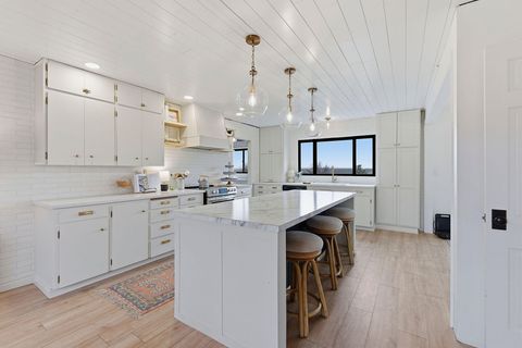 Tiny photo for 1103 NE Richard Lane, Madras, OR 97741 (MLS # 220217806)