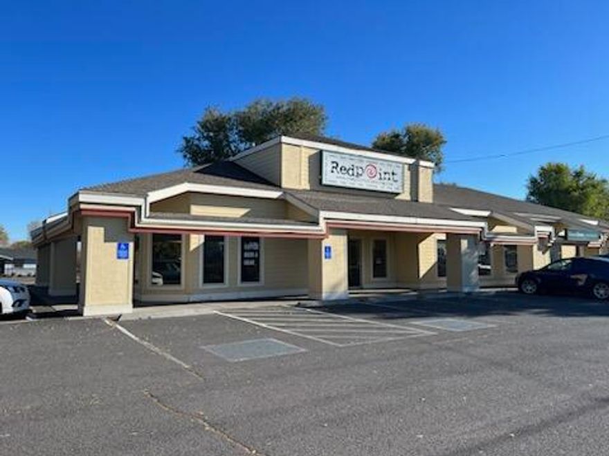 Great high traffic location on Highway 97 right in Terrebonne Center. Plenty of local traffic going through gas station, hair salon, and visitor traffic with climbing supply store next door.