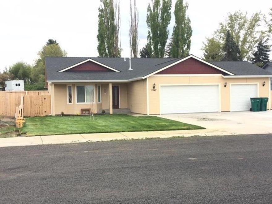 Very Cute New Construction From Lindon Real Estate/Don Purio Development Co., Llc. Carpet, Tile, Bamboo Flooring. Custom Oak Cabinets. Solid Surface Countertops Upgrade.Linda Norris Is One-half Owner Of Lindon Real Estate, An Oregon Licensed Real Estate Broker & Related To Don Purio.