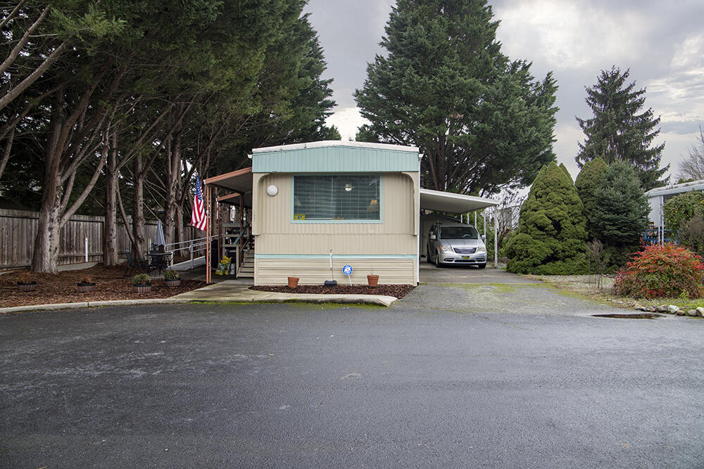 Rogue Lea Estates - Residential