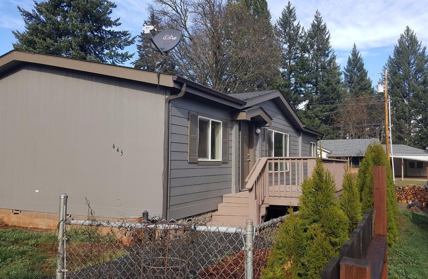 Nice lot in town of Butte falls, 3 bdrm 2 Ba. New Paint inside and out side w/ new Gutters. New floor coverings. New cook stove and dishwasher Full Block foundation, around house and detached Full size garage.Ally in Back with RV parking on sides of garage. Area for Garden.Owner will carry 1st with acceptable down payment.. One owner is Or. Lis Real Estate Broker.