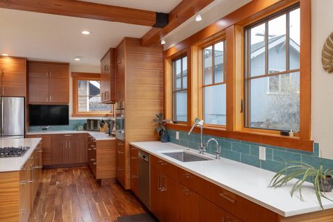 Tiny photo for 314 NW Georgia Avenue, Bend, OR 97703 (MLS # 220212242)