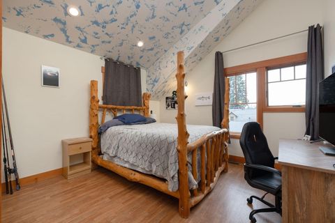 Tiny photo for 314 NW Georgia Avenue, Bend, OR 97703 (MLS # 220212242)