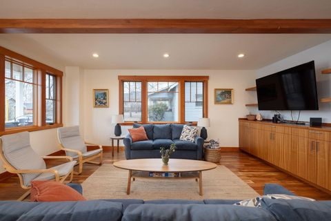 Tiny photo for 314 NW Georgia Avenue, Bend, OR 97703 (MLS # 220212242)